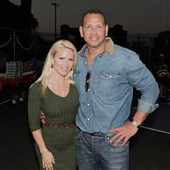 Freshly single Alex Rodriguez enoys Knicks’ Game 2 win alongside Bon Jovi