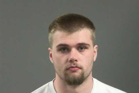 Minnesota QB Drake Lindsey arrested for possession of alcohol, fake ID