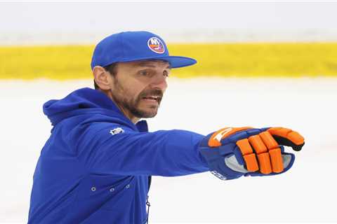 Islanders promote Rocky Thompson to NHL staff after one year as AHL head coach