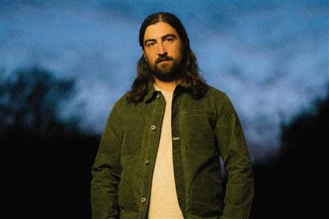 Noah Kahan Swings Open ‘Doors’ to No. 1 on Hot Rock & Alternative Songs Chart