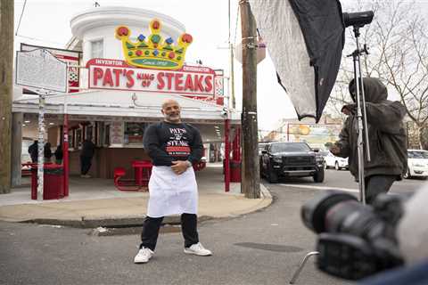 Owner of eatery that created the Philly cheesesteak will cook at Long Island pizzeria in Knicks..