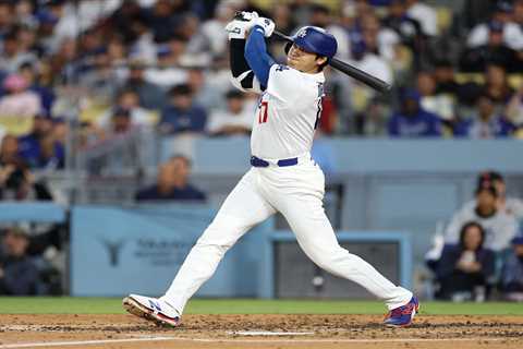 Shohei Ohtani snaps homer drought in front of Ice Cube on his bobblehead night