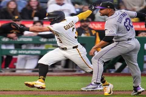 Pirates score two runs in most bizarre fashion during wild baserunning adventure