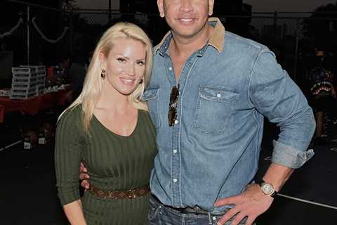 Freshly single Alex Rodriguez enoys Knicks’ Game 2 win alongside Bon Jovi