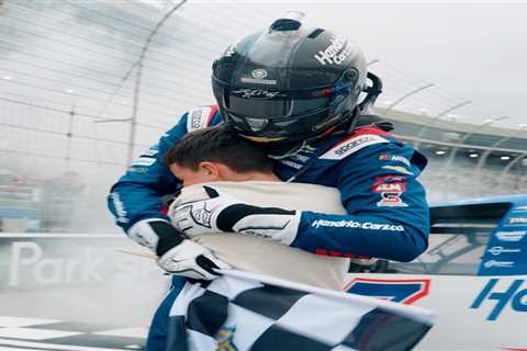 Brexton Busch heartbreakingly updates profile picture to hugging photo with father Kyle Busch