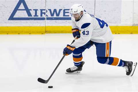 Islanders sign speedster Liam Foudy to two-way contract extension