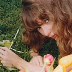 Taylor Swift Toys With Country Music Again on New ‘Toy Story 5’ Song ‘I Knew It, I Knew You’:..
