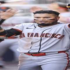 Giants ride power surge to doubleheader sweep over Braves