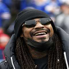 Marshawn Lynch delivers hype speech for USMNT fans in Seattle