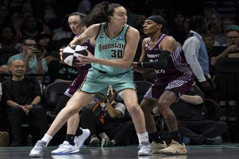 Liberty get best of former coach in dominant win over Tempo