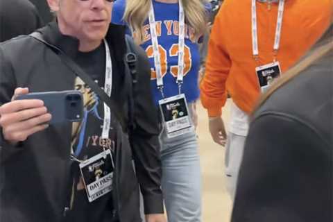 Knicks’ celebrities led by Ben Stiller, Timothée Chalamet invade San Antonio for Game 1 of NBA..