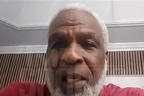 Charles Oakley Blasts 'Coward' Patrick Ewing, Says Relationship Beyond Repair