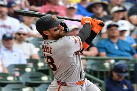 Giants offense explodes in 12-9 win over Brewers