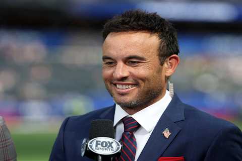 Fox’s Landon Donovan, Ian Darke fume at United Airlines over ‘shameful’ flight disaster