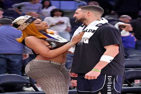 ‘Saturday Night Live’ star continues pursuit of Megan Thee Stallion after Klay Thompson split: ‘I..