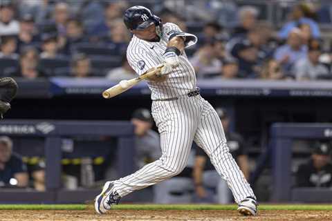 Knicks’ Jalen Brunson, Josh Hart watch Yankees put on power show in dominant win over White Sox