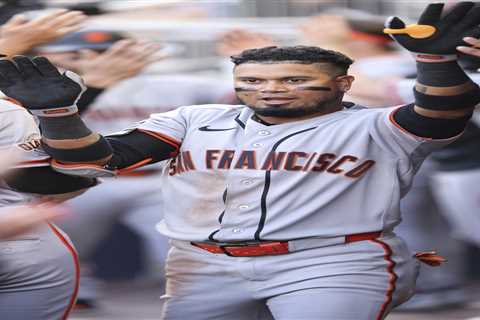 Giants ride power surge to doubleheader sweep over Braves