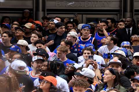 German soccer star Thomas Muller marvels at ‘massive’ crowd during Knicks parade