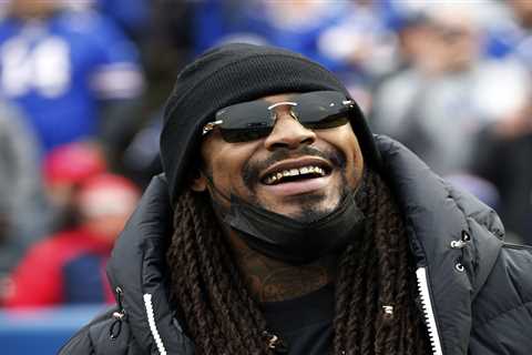 Marshawn Lynch delivers hype speech for USMNT fans in Seattle