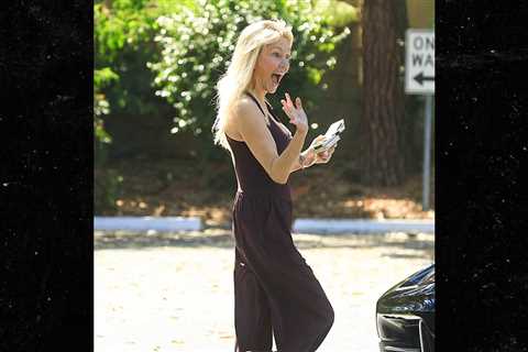 Heather Locklear Looks Brand New While Running Errands With BF Lorenzo Lamas
