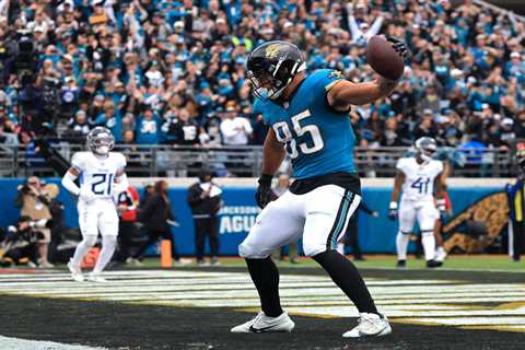 Jaguars lock up Brenton Strange to three-year, $48 million extension