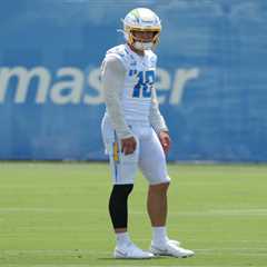 Chargers QB Justin Herbert makes major mechanical change because of Mike McDaniel