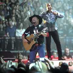 Garth Brooks Sets 2026 Blame It All On My Roots Arena Tour