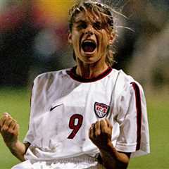 Soccer Icon Mia Hamm 'Memba Her?!