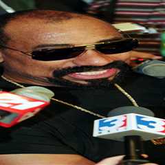 $3 Wilt Chamberlain Lakers jacket from 1972 NBA Finals found in thrift store sells for $89K at..