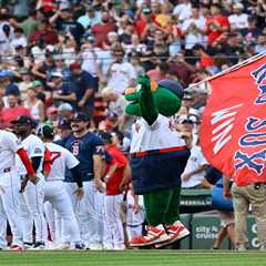 Surging Red Sox tie franchise record with 15th straight win