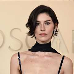 Gracie Abrams Scores Second U.K. No. 1 LP with ‘Daughter From Hell’