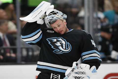 Islanders sign Vitek Vanecek to add needed goalie depth in NHL free agency