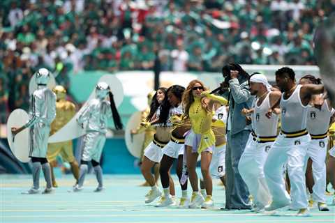 Shakira & Burna Boy’s World Cup Song ‘Dai Dai’ Scores Second Week at No. 1 on Global Excl. U.S..