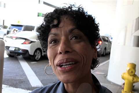 'The Bear' Star Liza Colón-Zayas Says She Suffered Burns During Filming