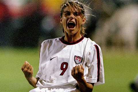 Soccer Icon Mia Hamm 'Memba Her?!