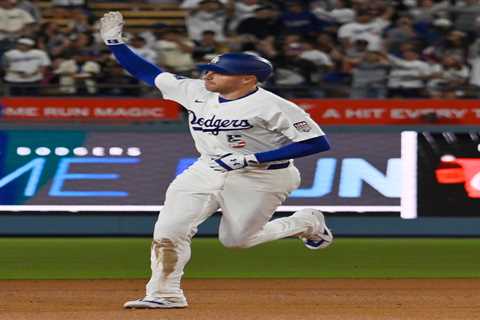 Why Dodgers shouldn’t wait to extend Freddie Freeman’s contract