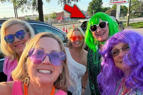 Donna Kelce Wears Green Wig, Parties With Friends After Taylor and Travis' Wedding