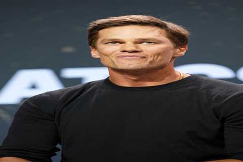 Tom Brady slaps ‘dork’ Logan Paul as Karl-Anthony Towns intervenes during wild Fanatics Fest moment
