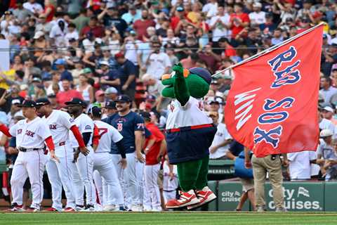 Surging Red Sox tie franchise record with 15th straight win