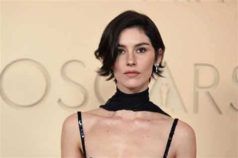 Gracie Abrams Scores Second U.K. No. 1 LP with ‘Daughter From Hell’