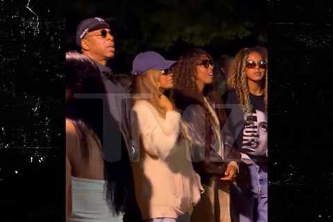 Jay-Z and Beyoncé Boogie Down at Lauryn Hill's Concert in The Hamptons: Video