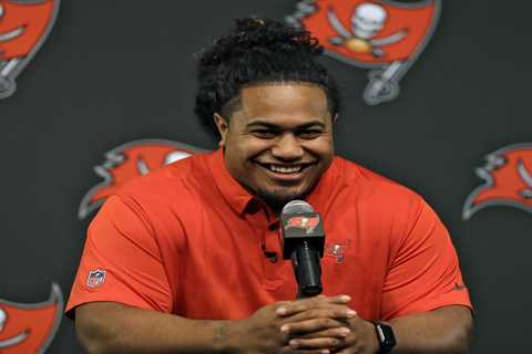 Longtime Buccaneers lineman Vita Vea requests trade as contract talks stall