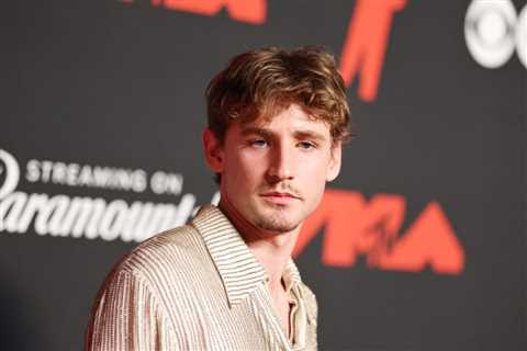 How Did Multiple Podcasts Help a New Song by Magnus Ferrell — Son of Will — Go Viral?