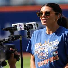 Jamie-Lynn Sigler sings national anthem at Mets game on same day ‘Sopranos’ star Vincent Pastore..