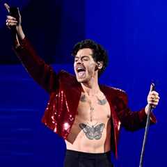 Watch Harry Styles Recover in Style From a Fall During His Second Night in Mexico City