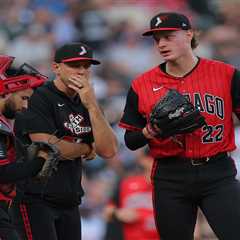 White Sox forced to remove starting pitcher in first inning after making bizarre mistake
