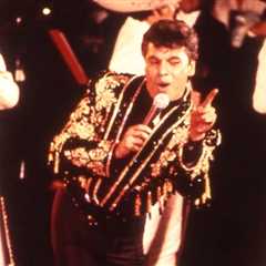 Juan Gabriel’s Iconic First Show at Palacio de Bellas Artes to Hit the Big Screen: ‘Movie Theaters..