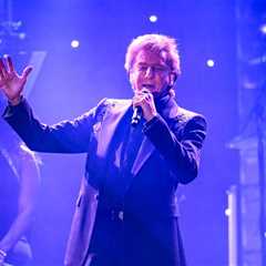 Barry Manilow Taking a Break From Las Vegas Residency After Canceling Shows: ‘We All Need To Sit..