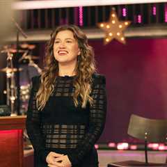 Kelly Clarkson Joined by Her Kids for Emotional Final Talk Show Episode: ‘I Loved Being in Your..