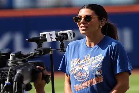 Jamie-Lynn Sigler sings national anthem at Mets game on same day ‘Sopranos’ star Vincent Pastore..